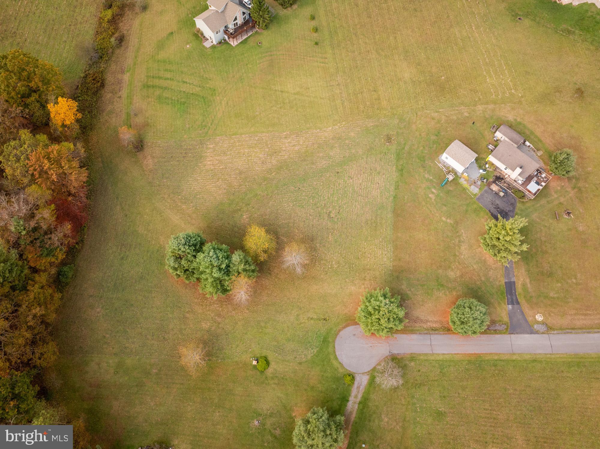 PARADISE POINT - Land