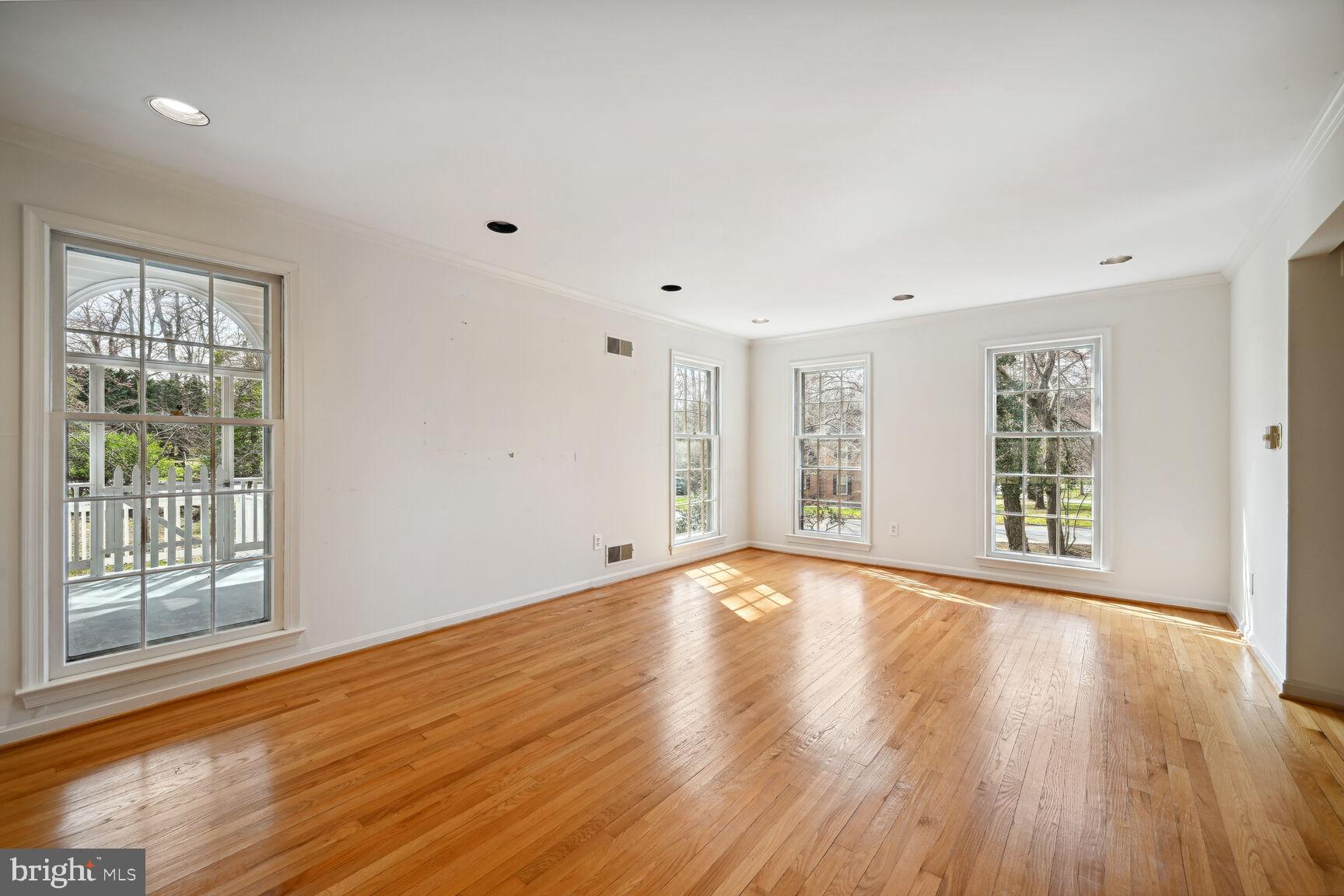 POTOMAC OUTSIDE - Residential