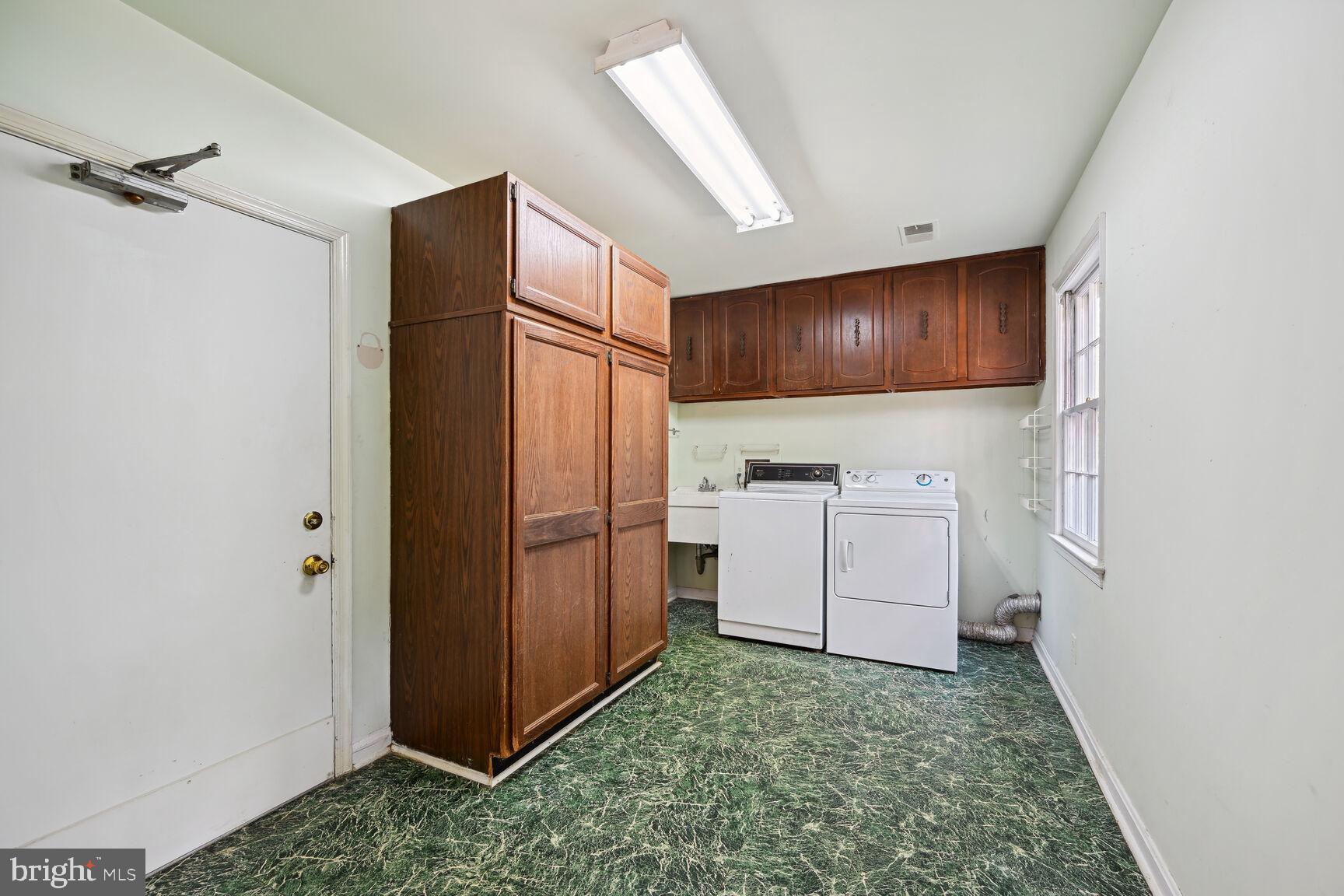 POTOMAC OUTSIDE - Residential