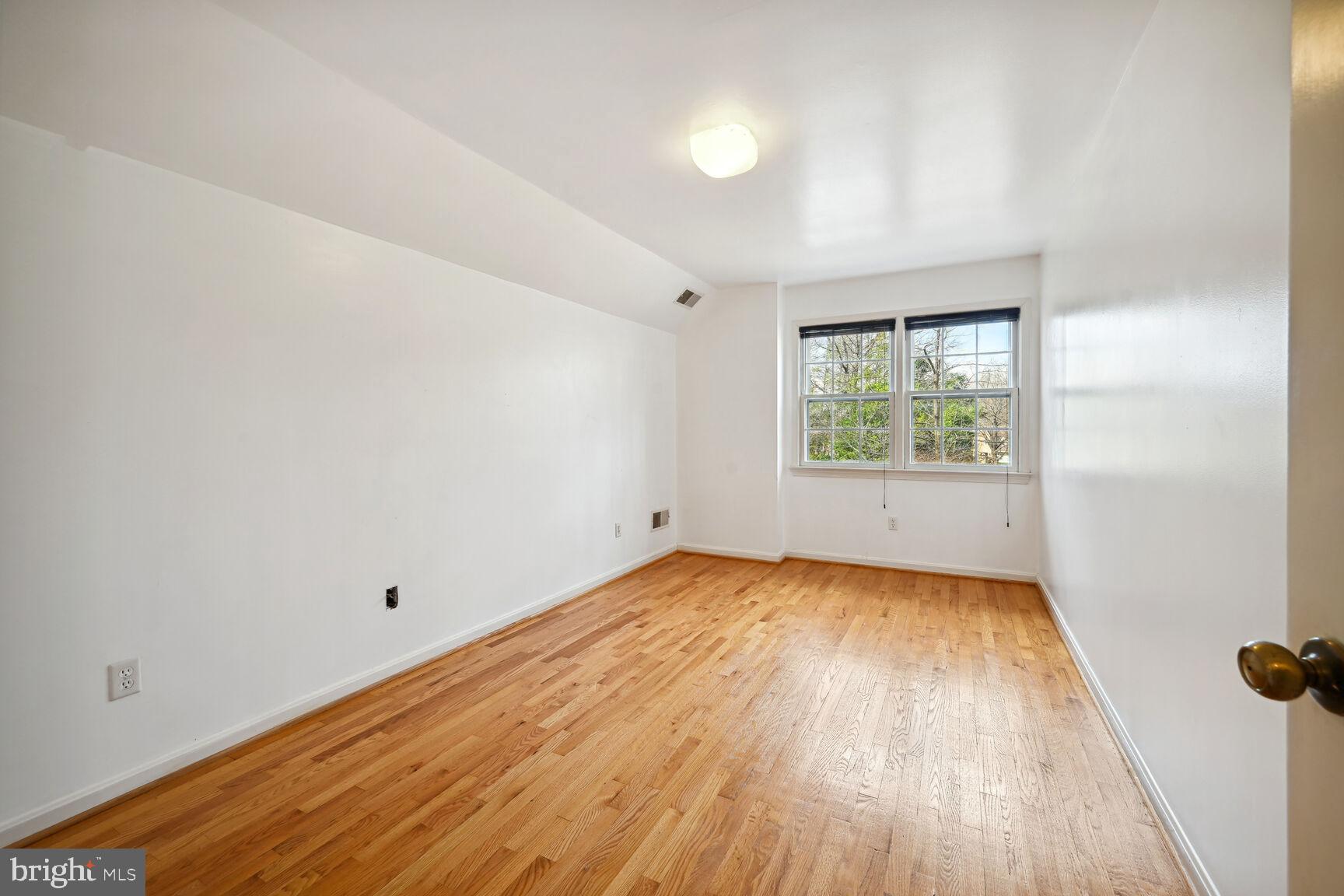 POTOMAC OUTSIDE - Residential