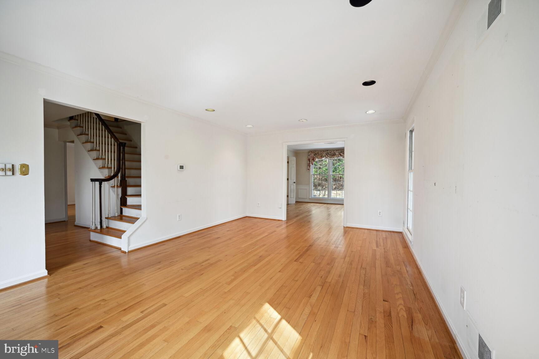 POTOMAC OUTSIDE - Residential