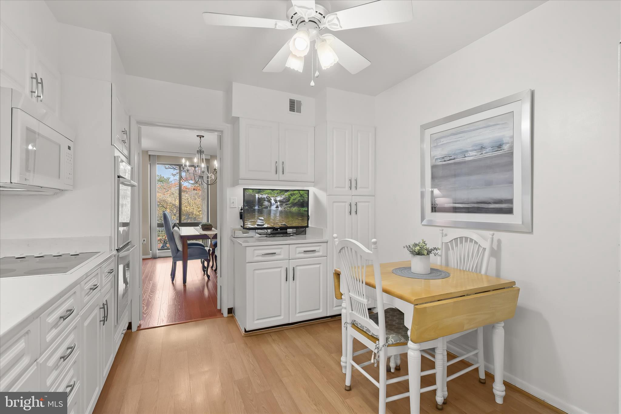 SUBURBAN OAKS - Residential