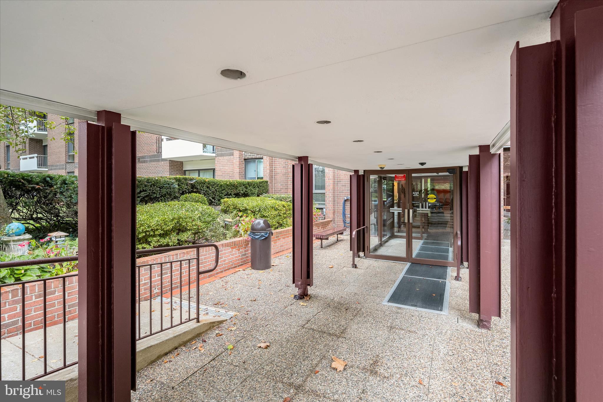 SUBURBAN OAKS - Residential