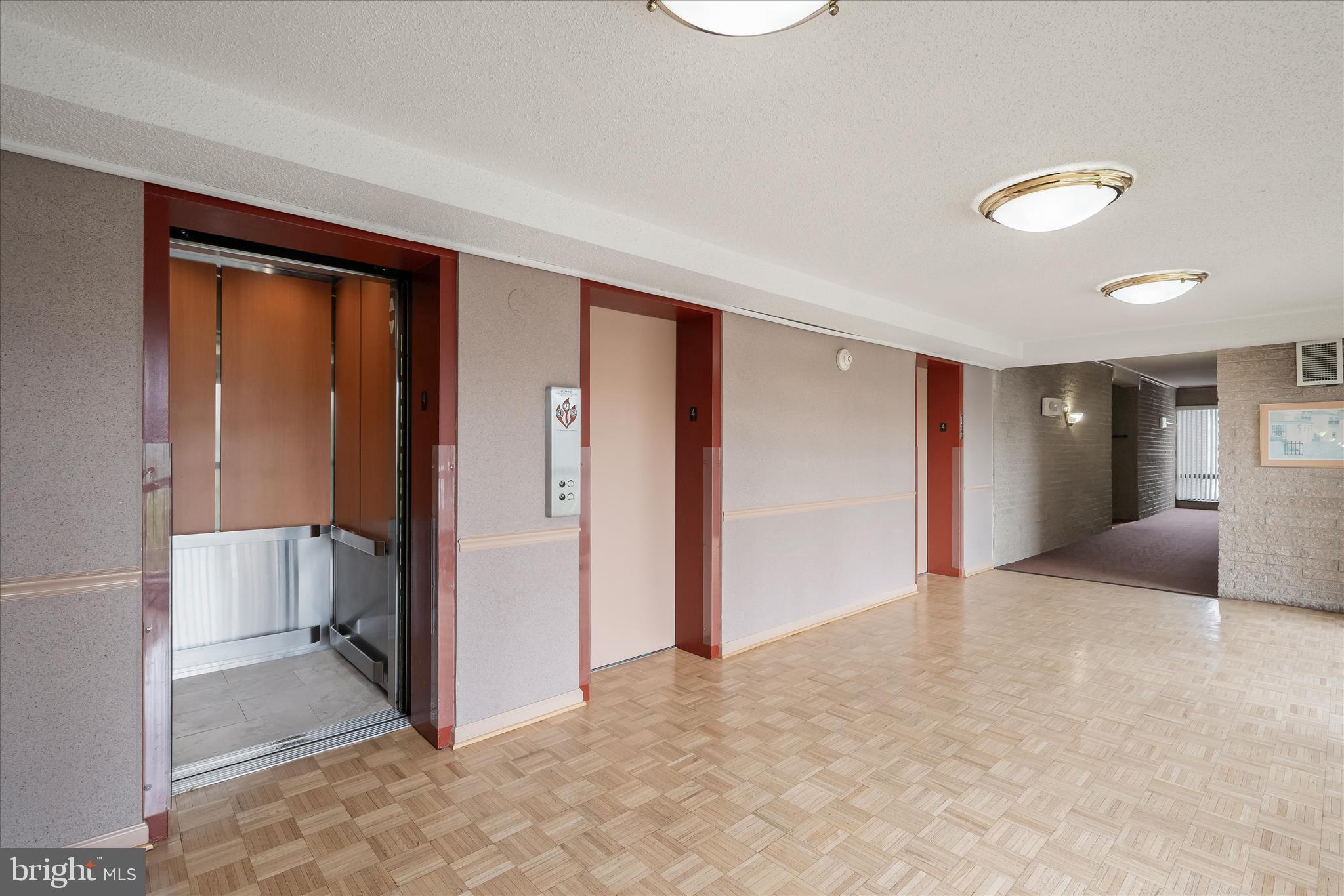 SUBURBAN OAKS - Residential