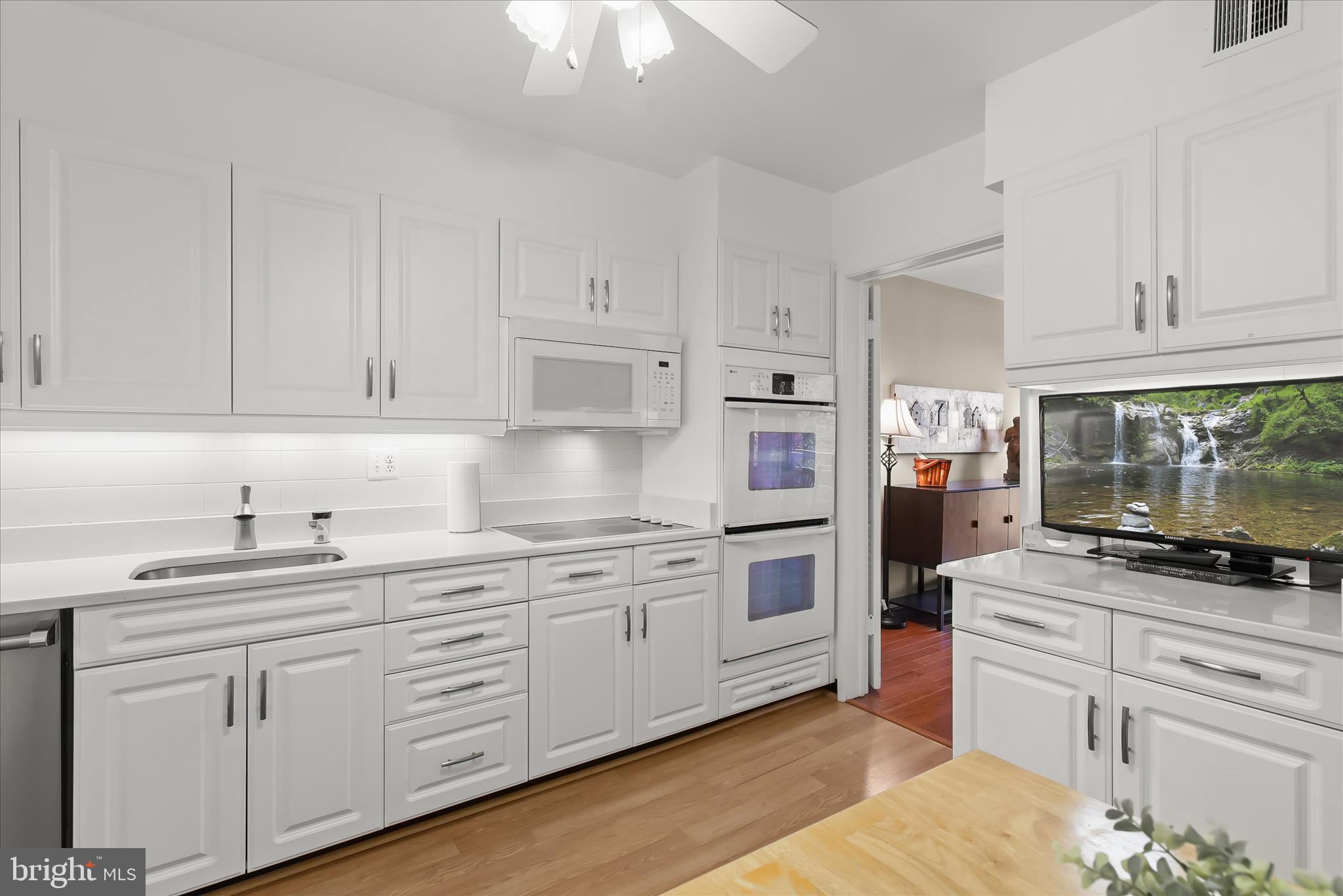 SUBURBAN OAKS - Residential