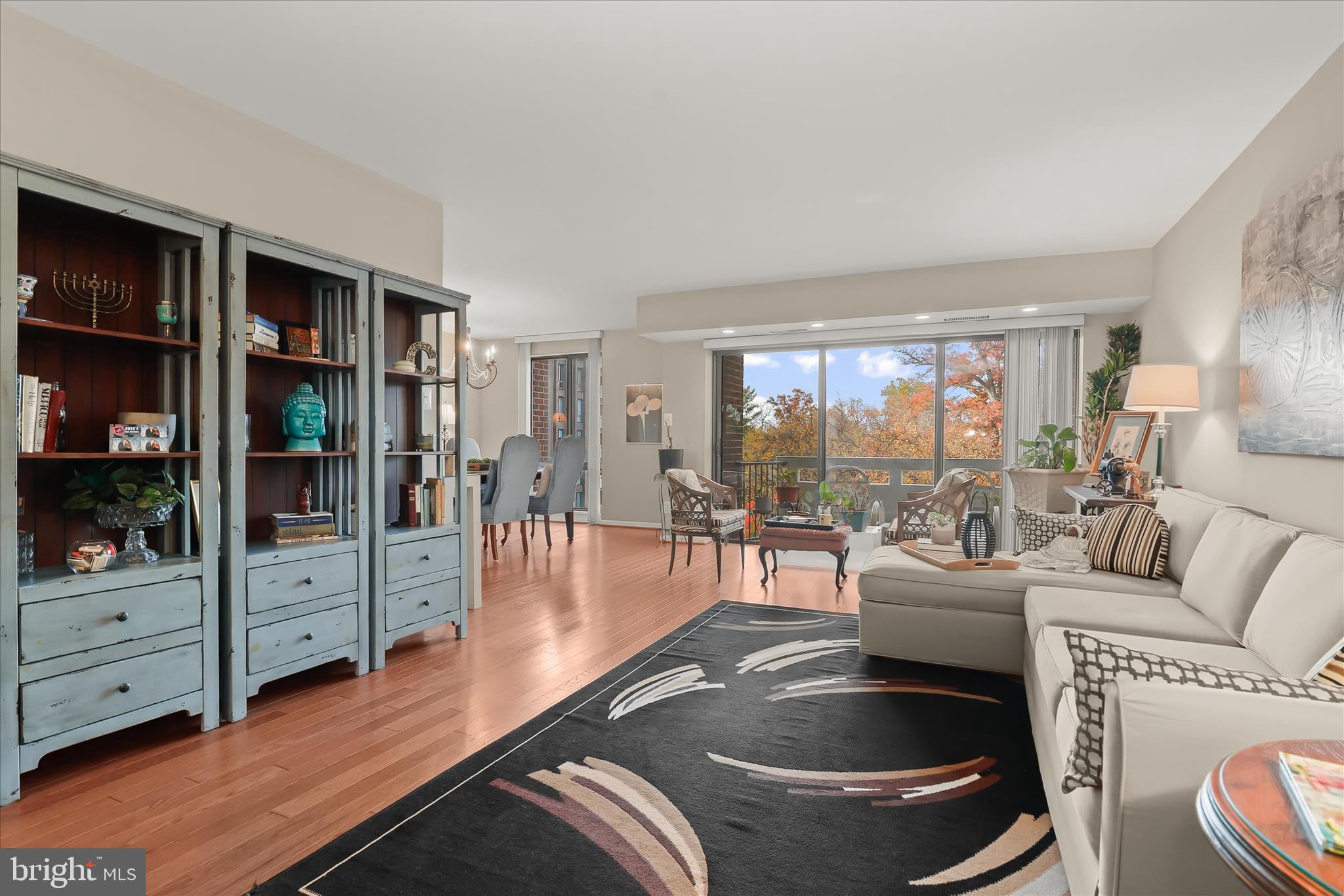 SUBURBAN OAKS - Residential