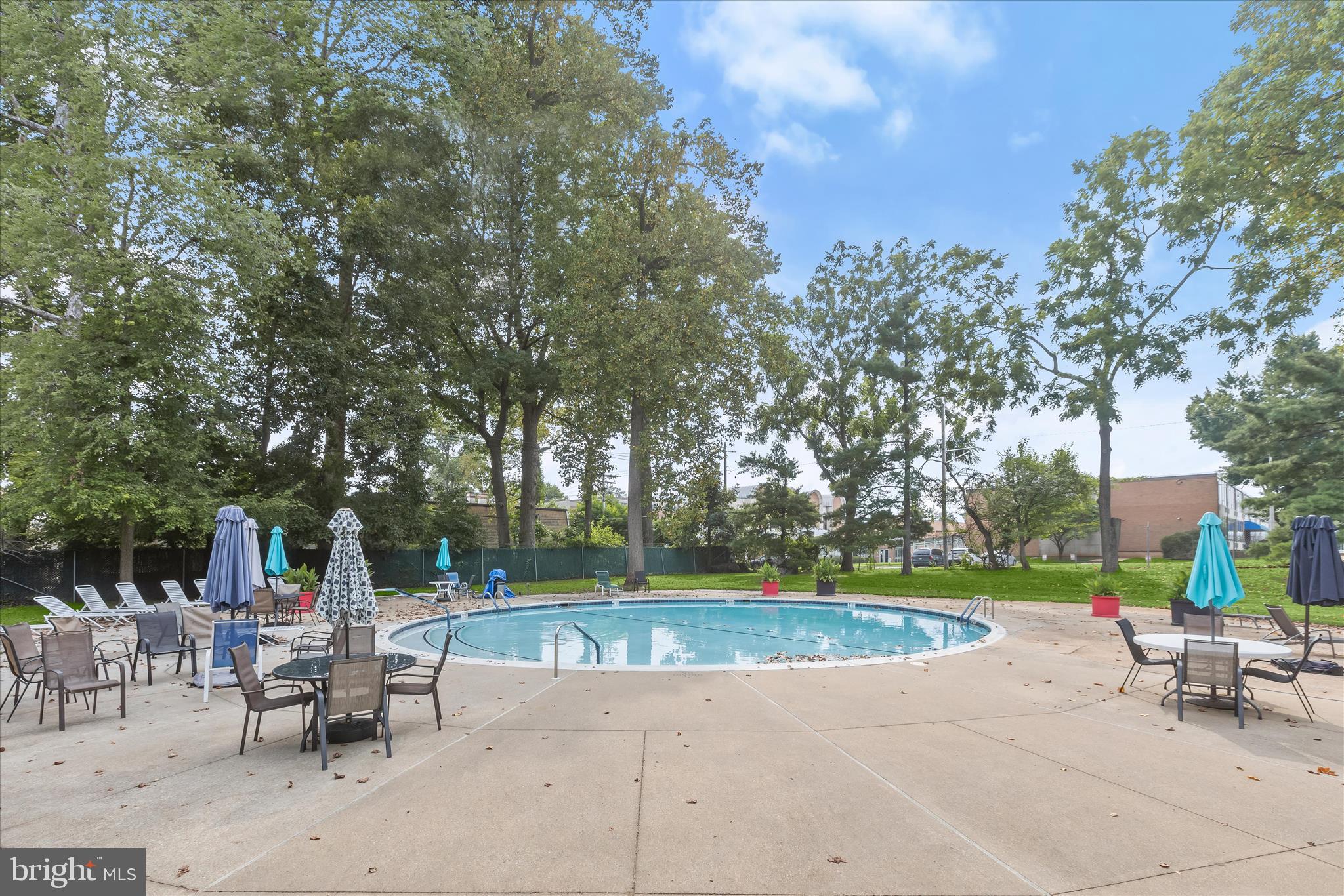 SUBURBAN OAKS - Residential