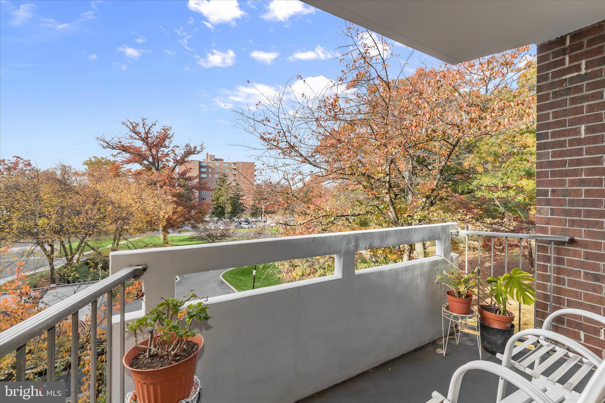 SUBURBAN OAKS - Residential