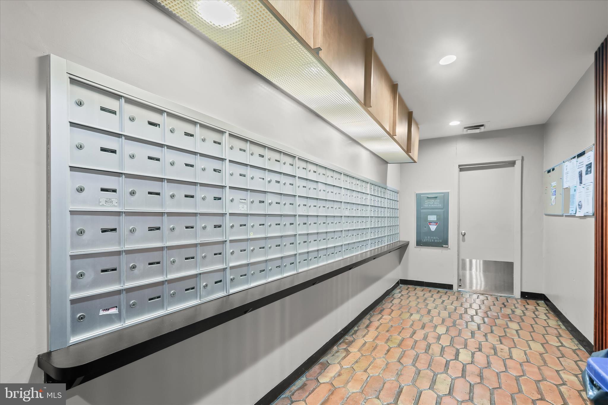 SUBURBAN OAKS - Residential