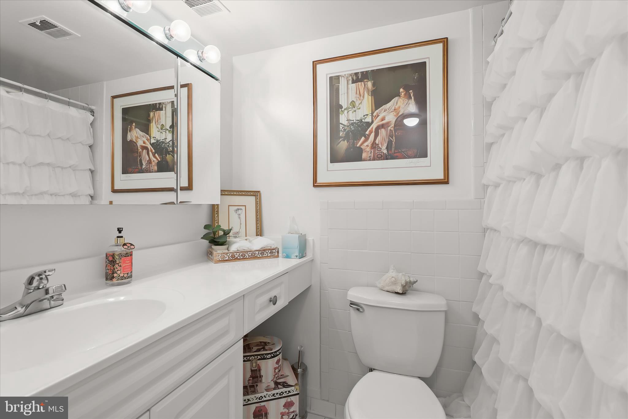 SUBURBAN OAKS - Residential