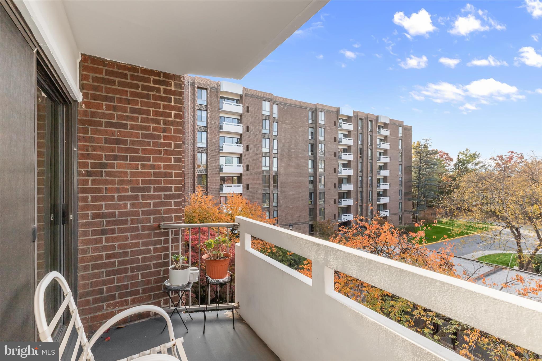 SUBURBAN OAKS - Residential