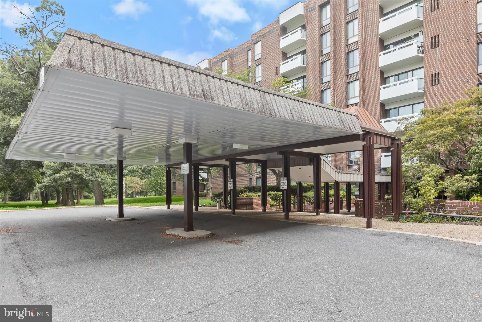 SUBURBAN OAKS - Residential