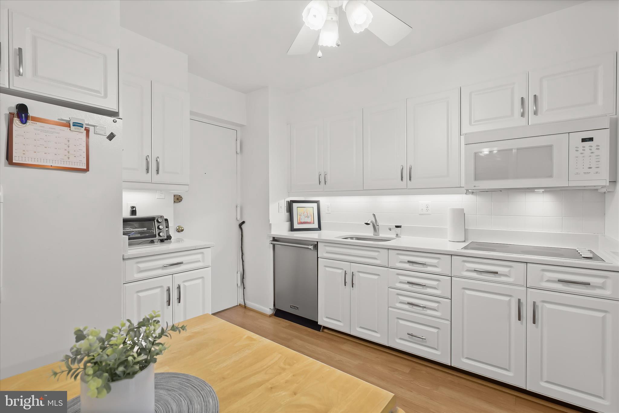 SUBURBAN OAKS - Residential