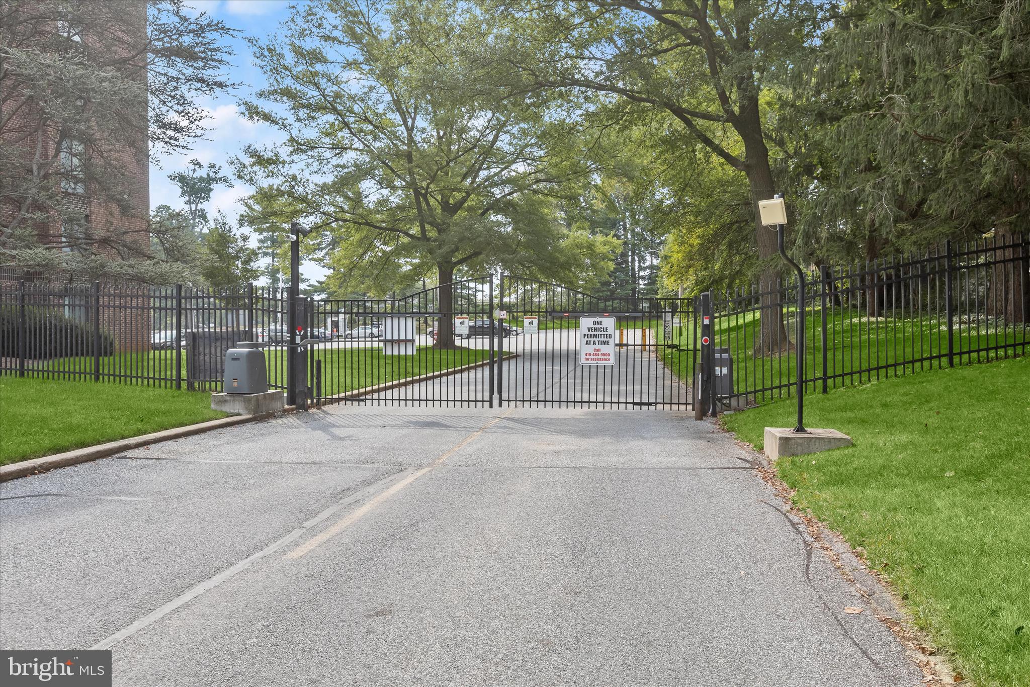 SUBURBAN OAKS - Residential