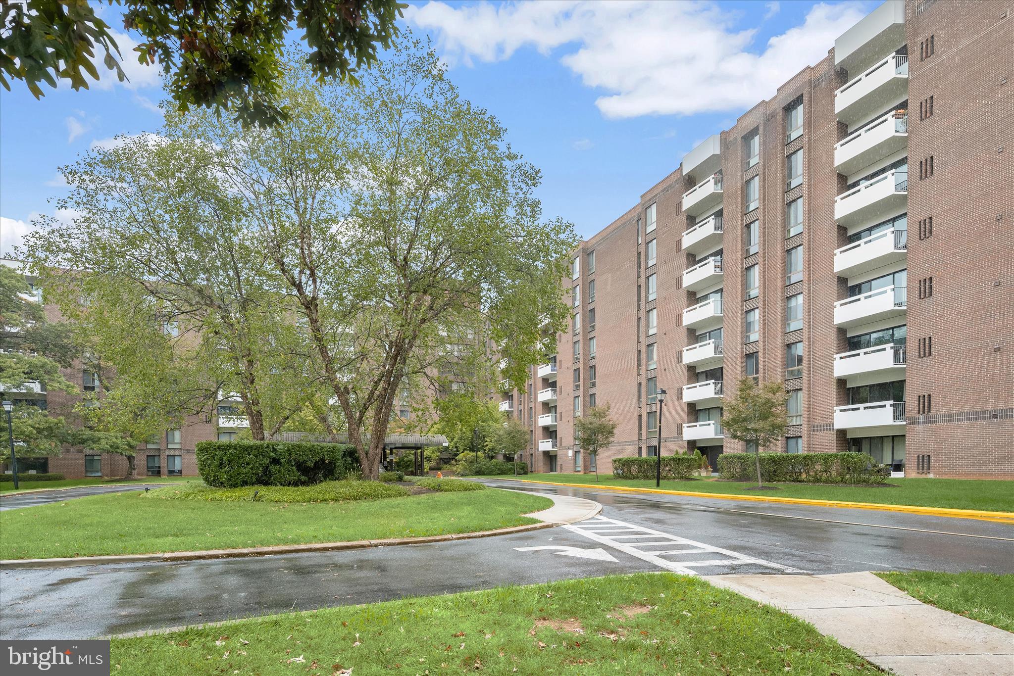 SUBURBAN OAKS - Residential