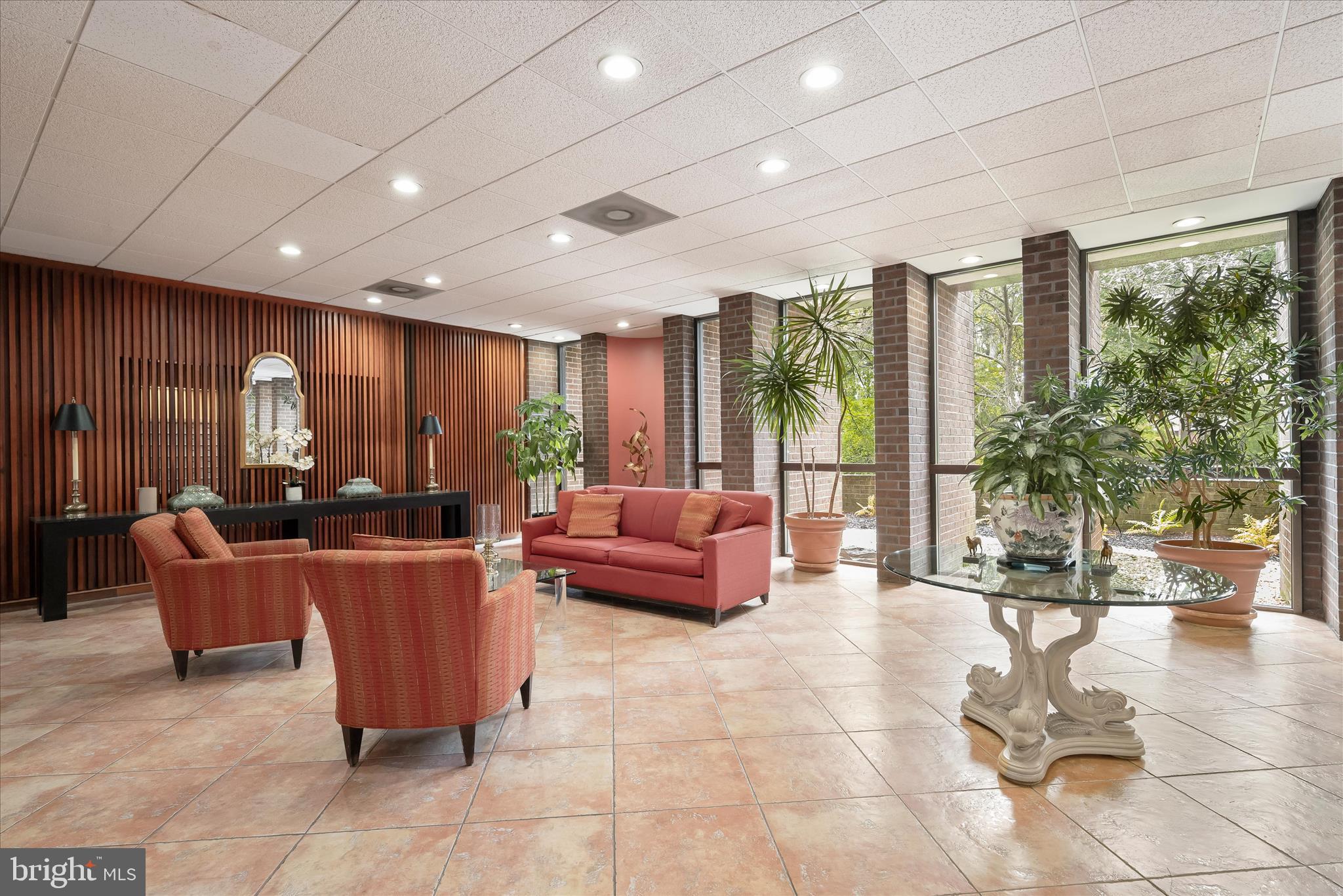 SUBURBAN OAKS - Residential