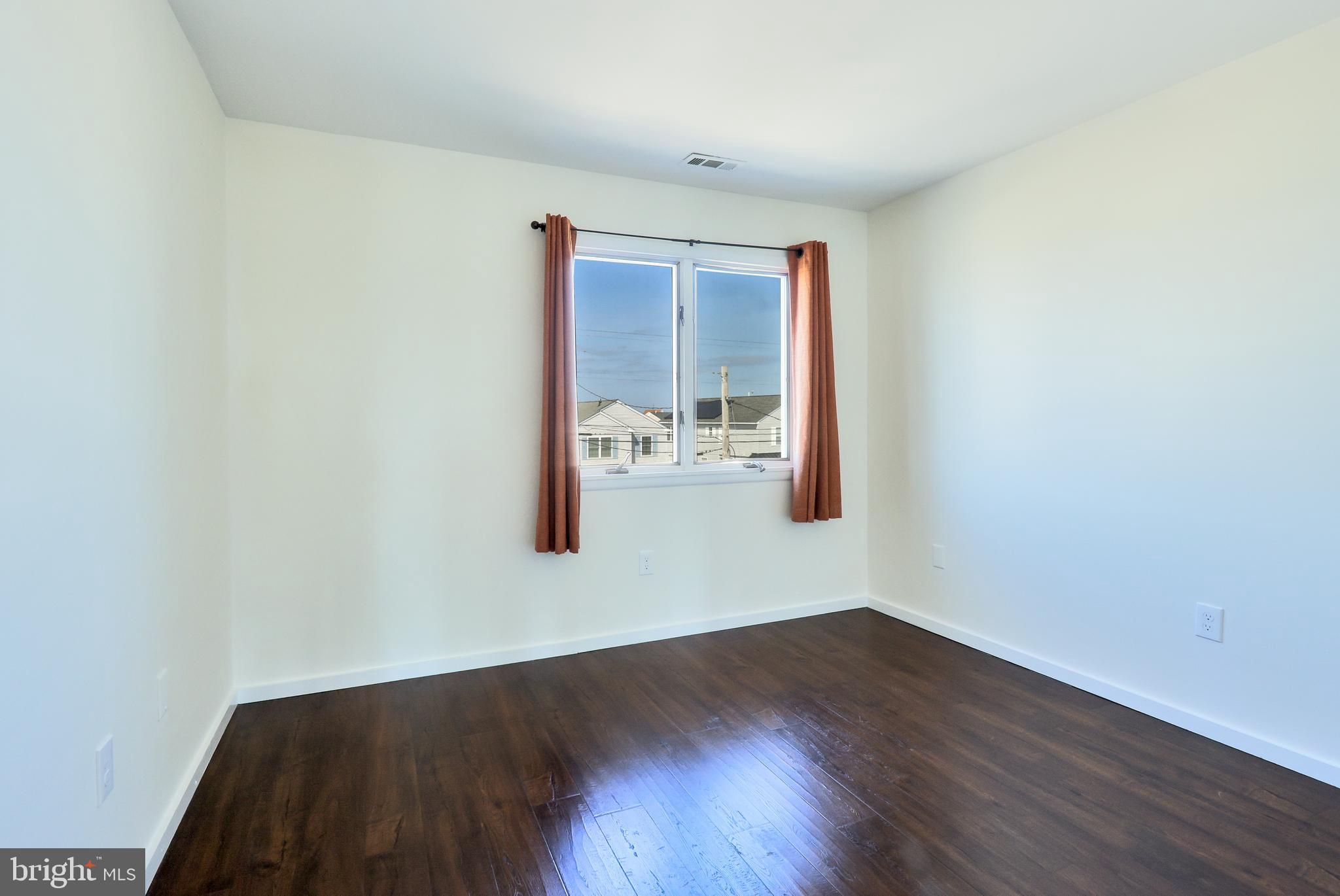 MYSTIC ISLAND - HICKORY ISLAND - Residential