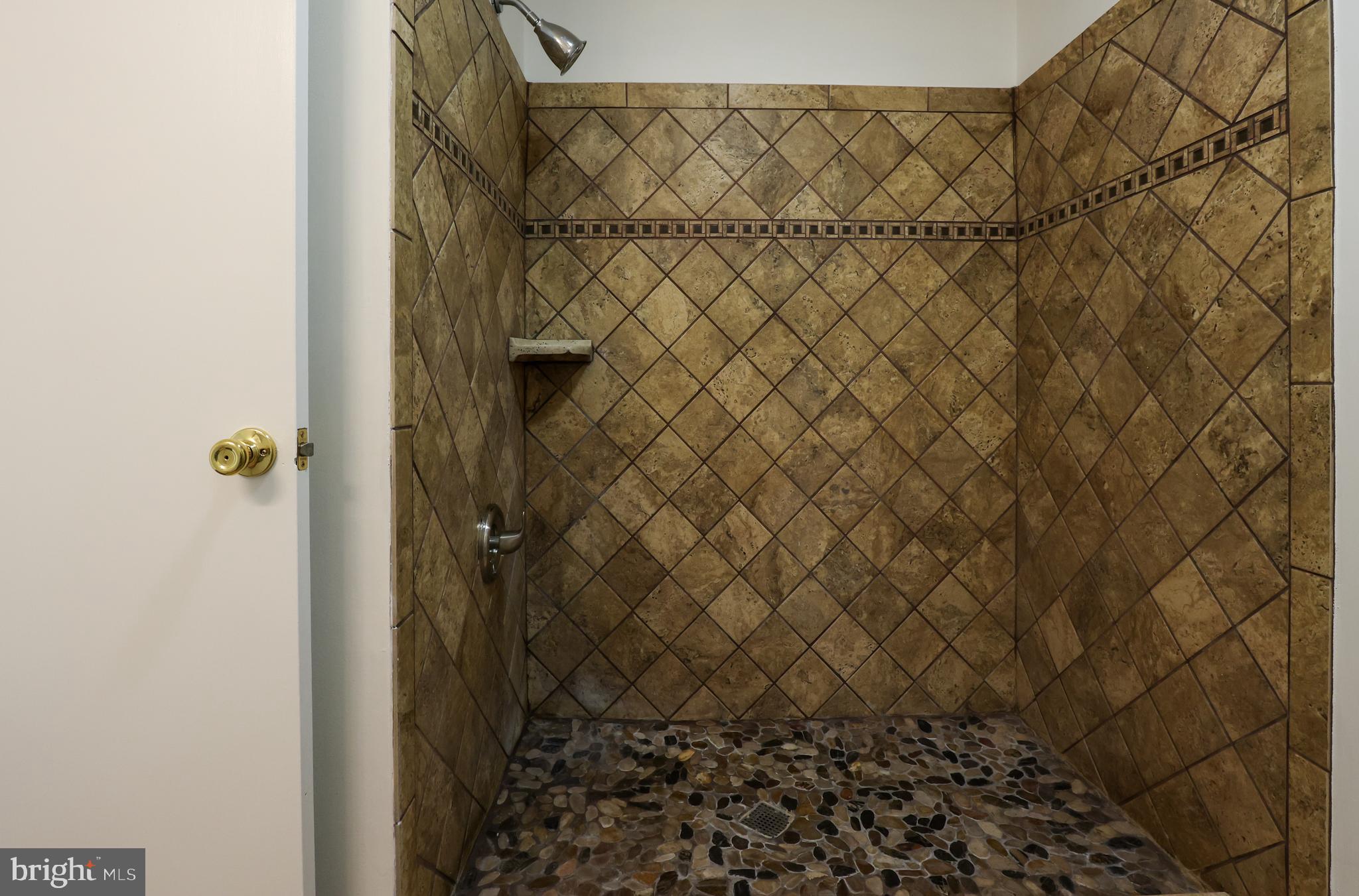 MYSTIC ISLAND - HICKORY ISLAND - Residential