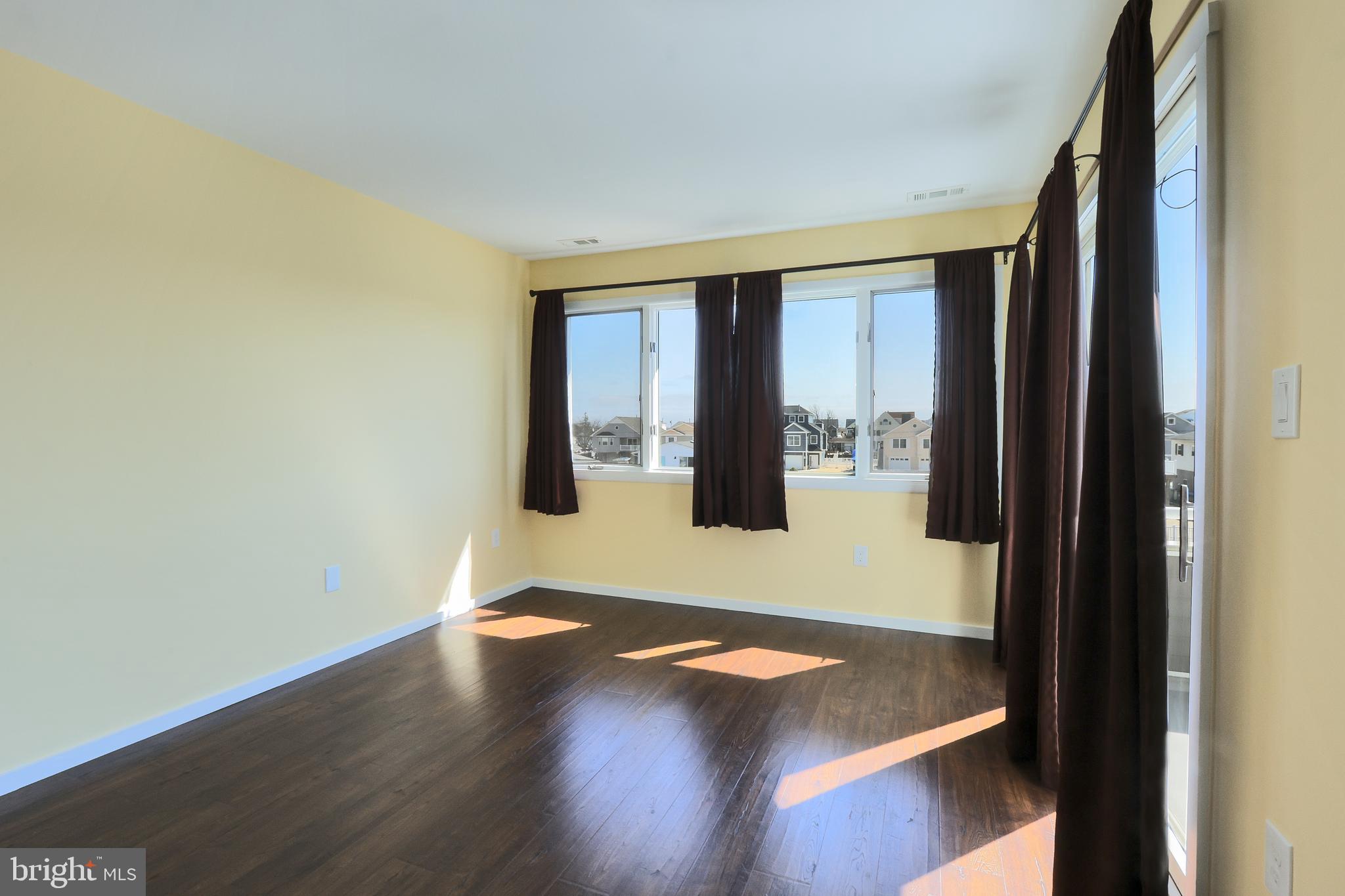 MYSTIC ISLAND - HICKORY ISLAND - Residential