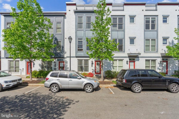 916 PETE JONES WAY, ALEXANDRIA, VA 22314 - Image 783f4f25641bf0a4df5cd752eab2fed1/1068228646