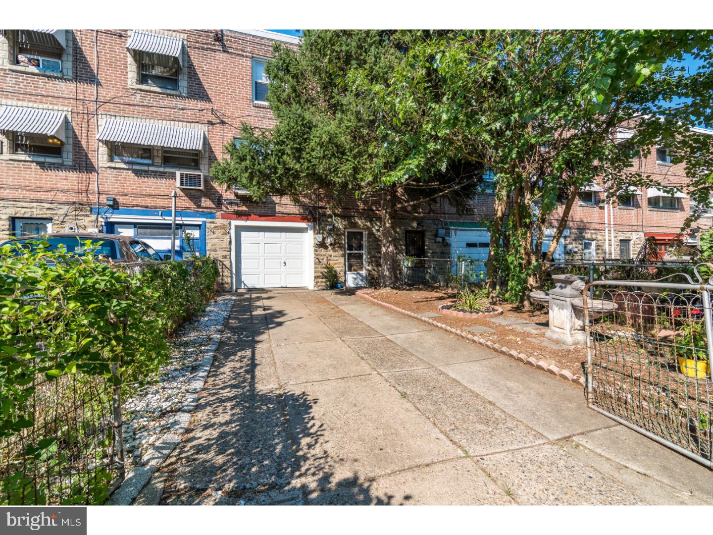 LAWNCREST - Residential