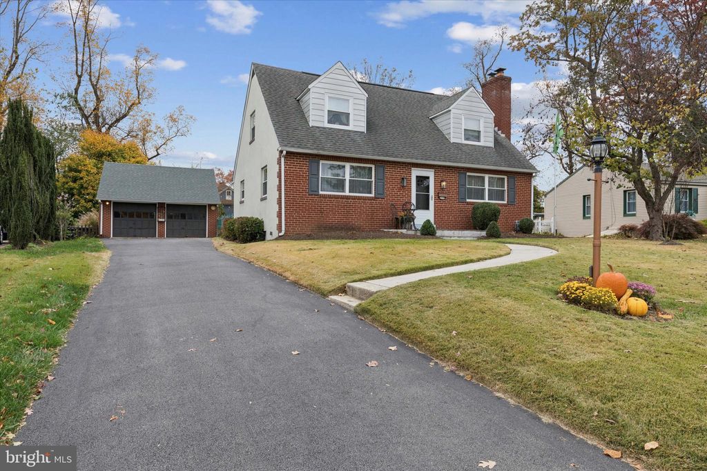 Photo of 2142 Woodlawn Avenue, GLENSIDE, PA 19038 (MLS # PAMC2162304)