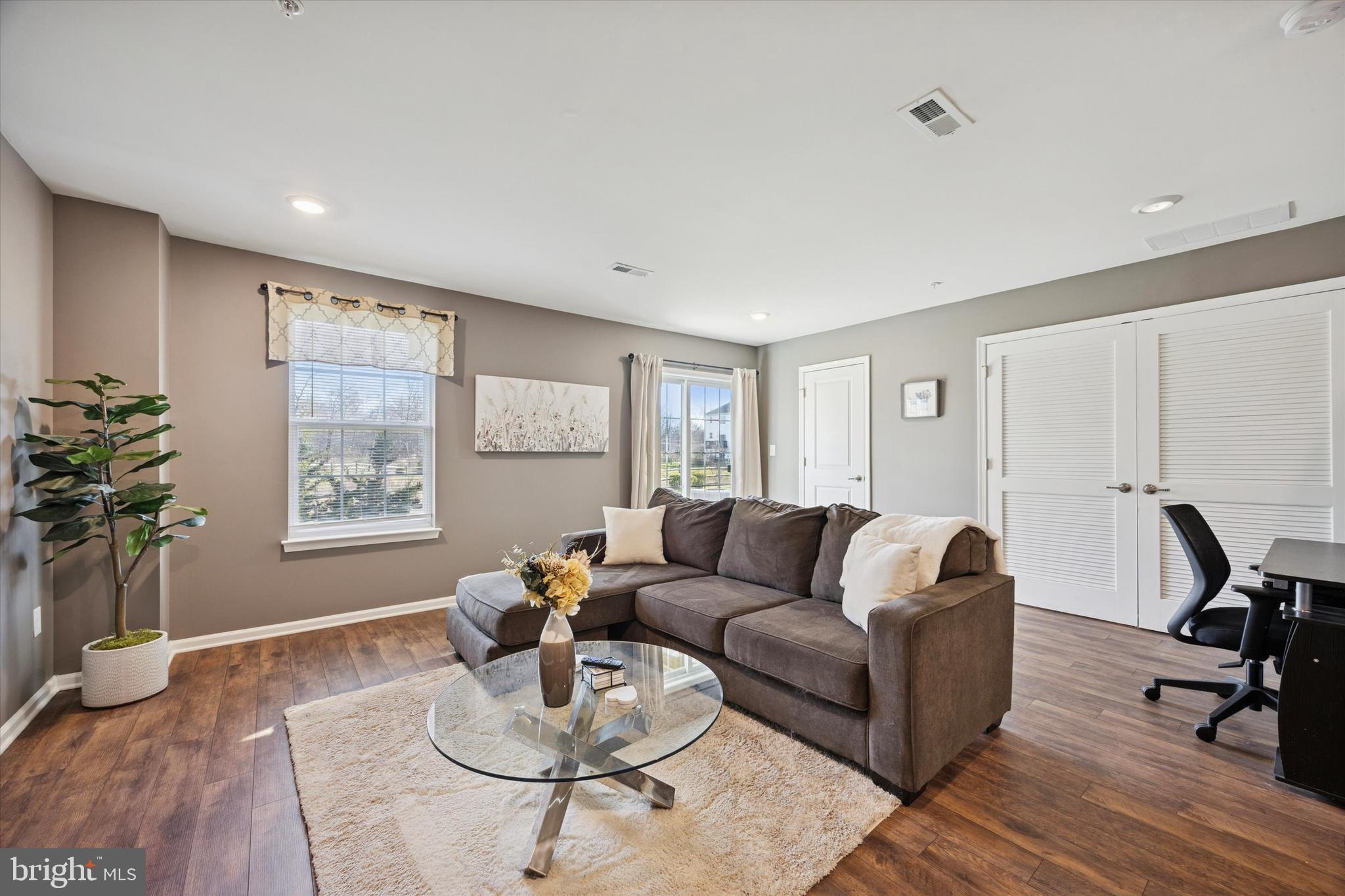 EDGEWATER - Residential