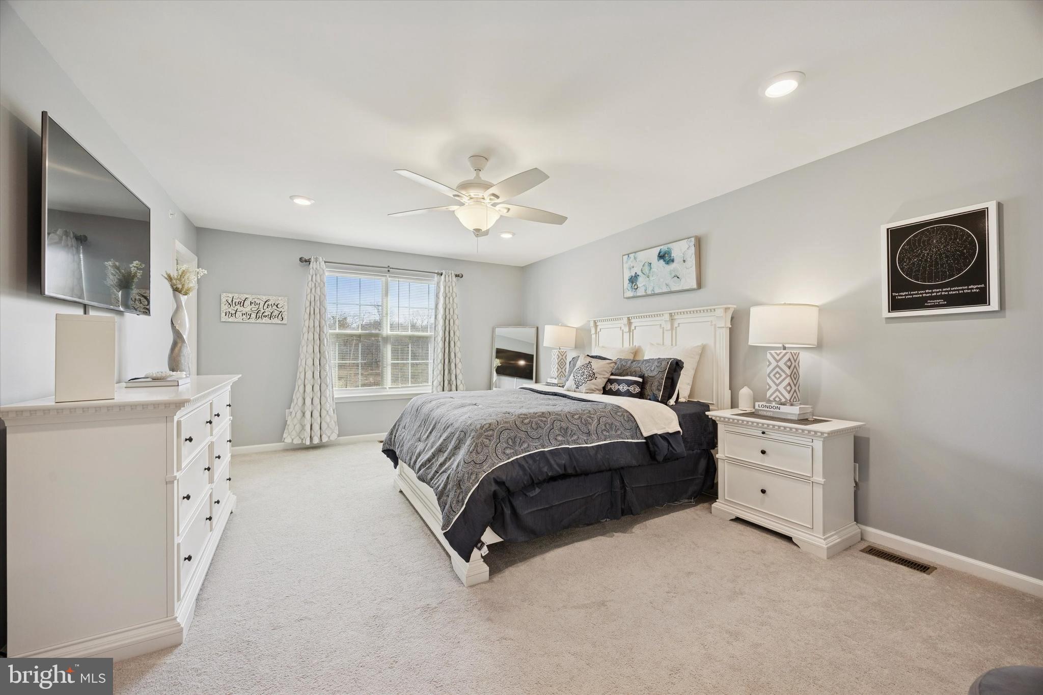 EDGEWATER - Residential