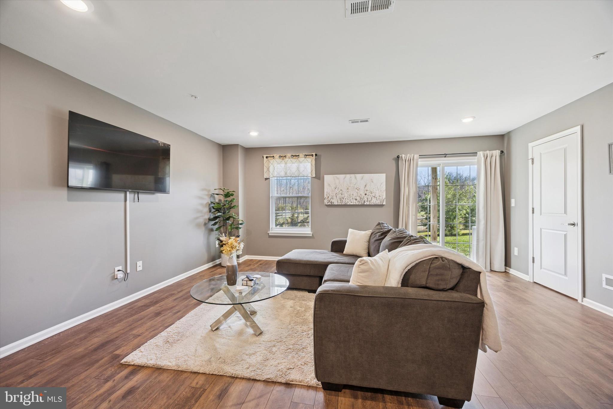 EDGEWATER - Residential