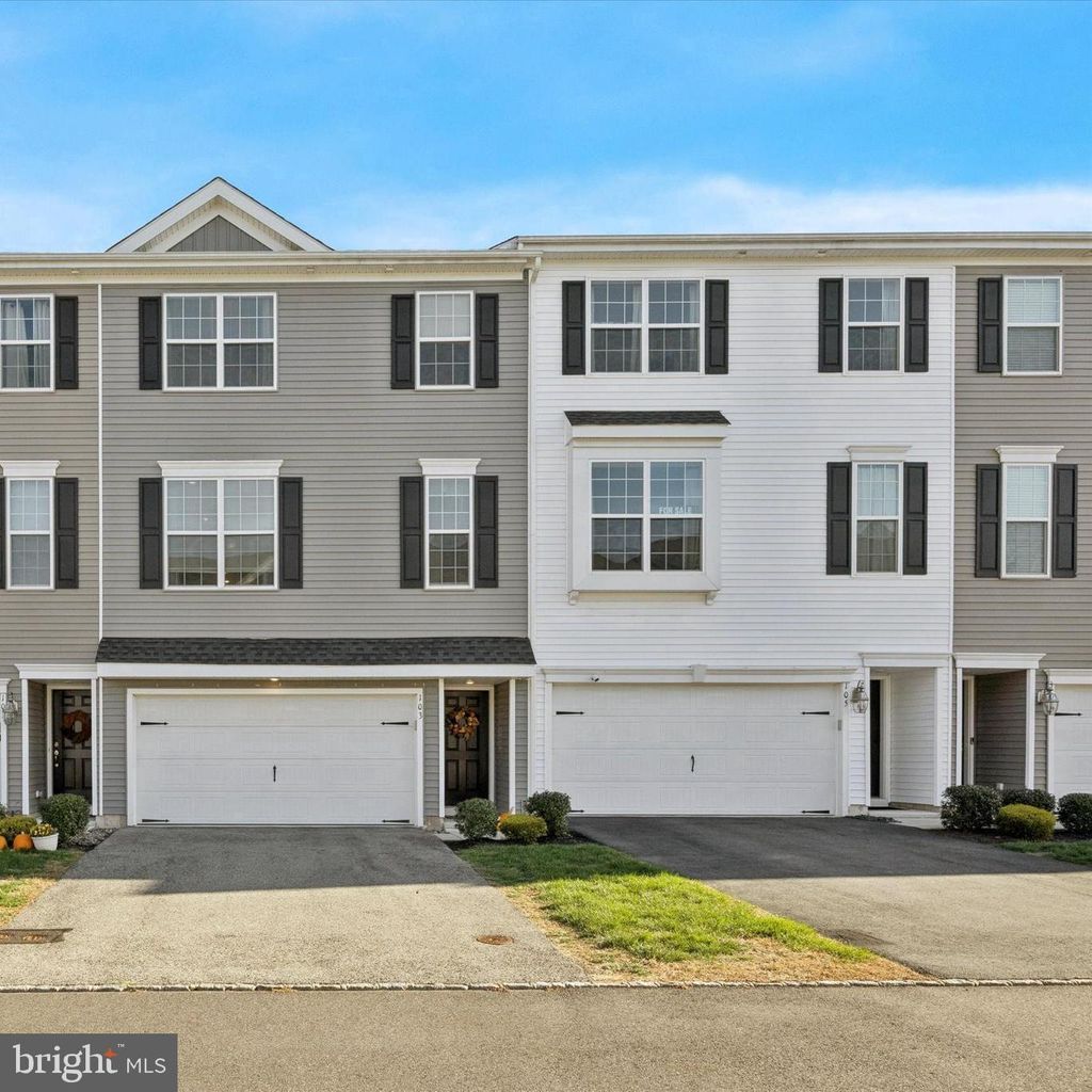 Photo of 103 Edgewater Court, QUAKERTOWN, PA 18951 (MLS # PABU2109626)