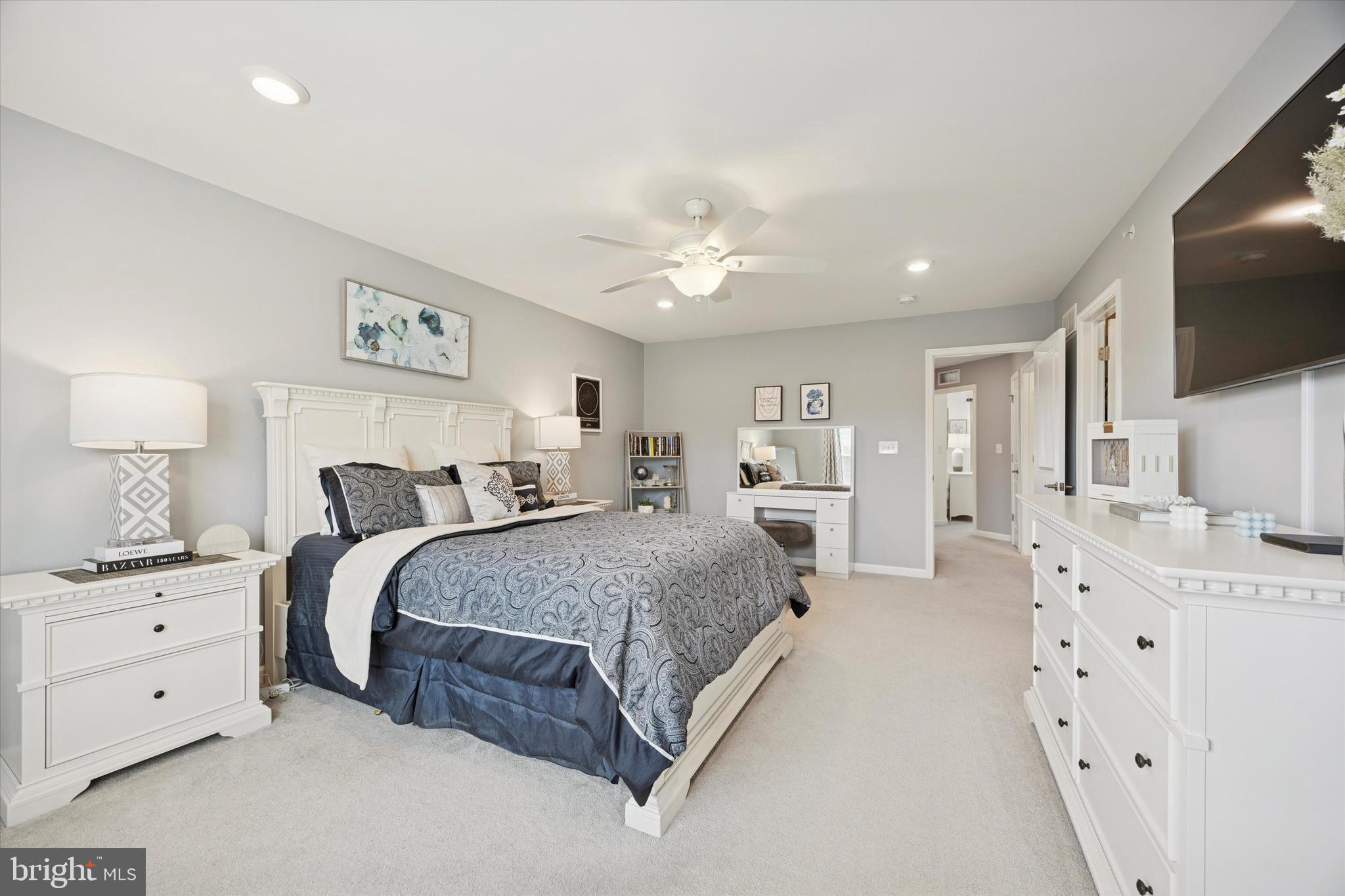 EDGEWATER - Residential