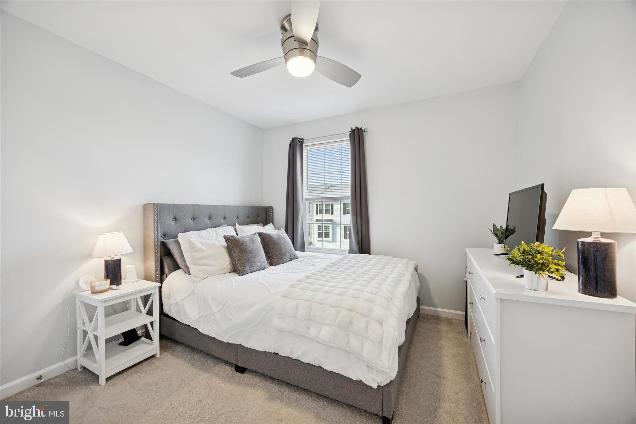 EDGEWATER - Residential