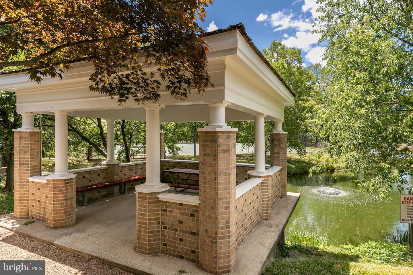 ROTONDA - Residential Lease