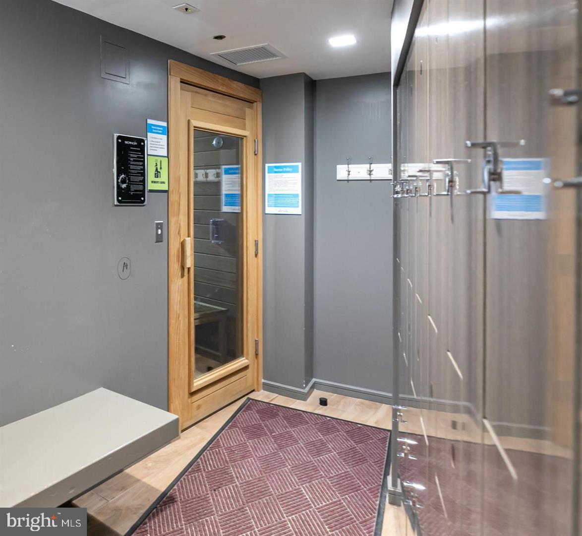 ROTONDA - Residential Lease