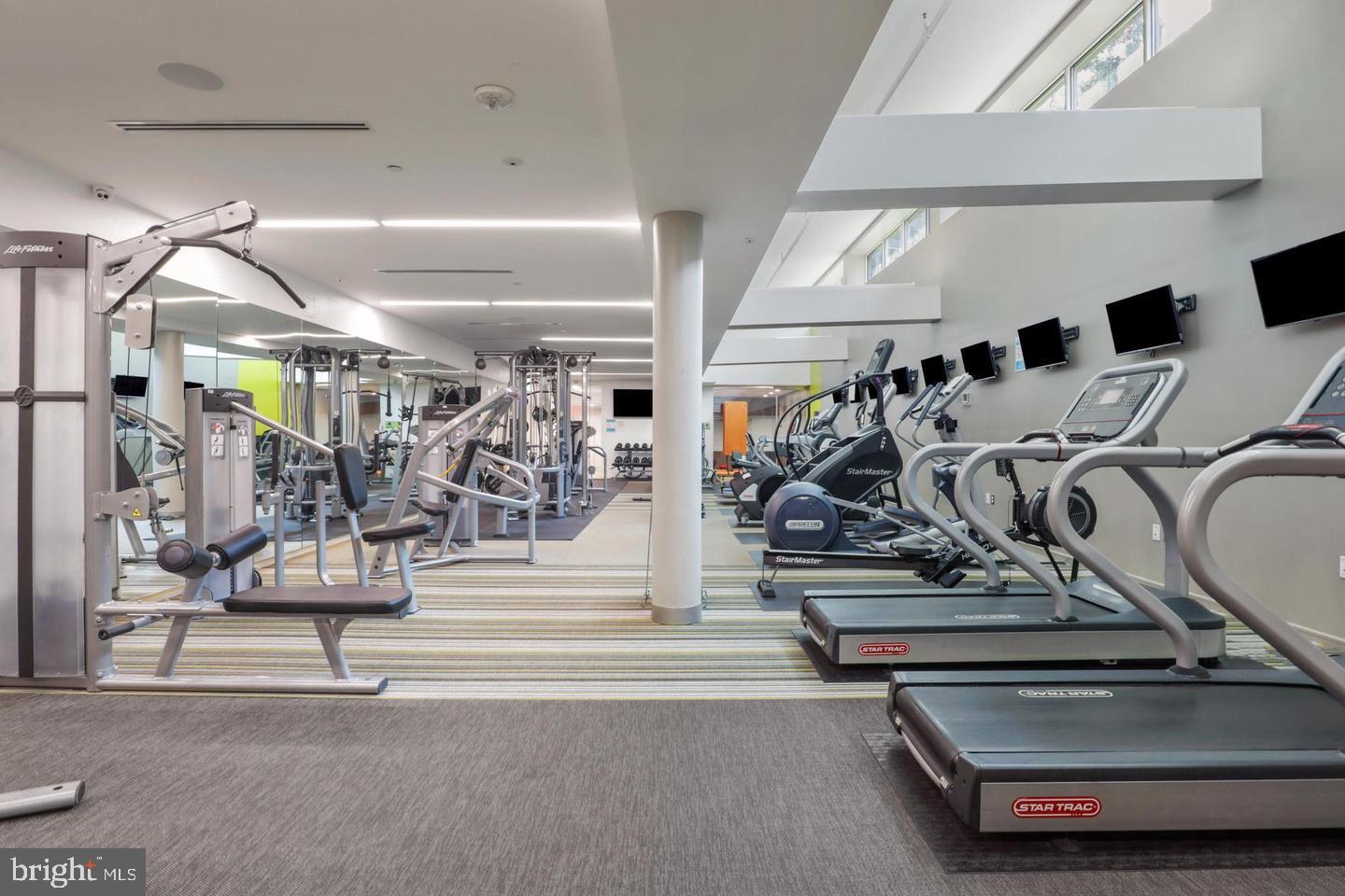 ROTONDA - Residential Lease