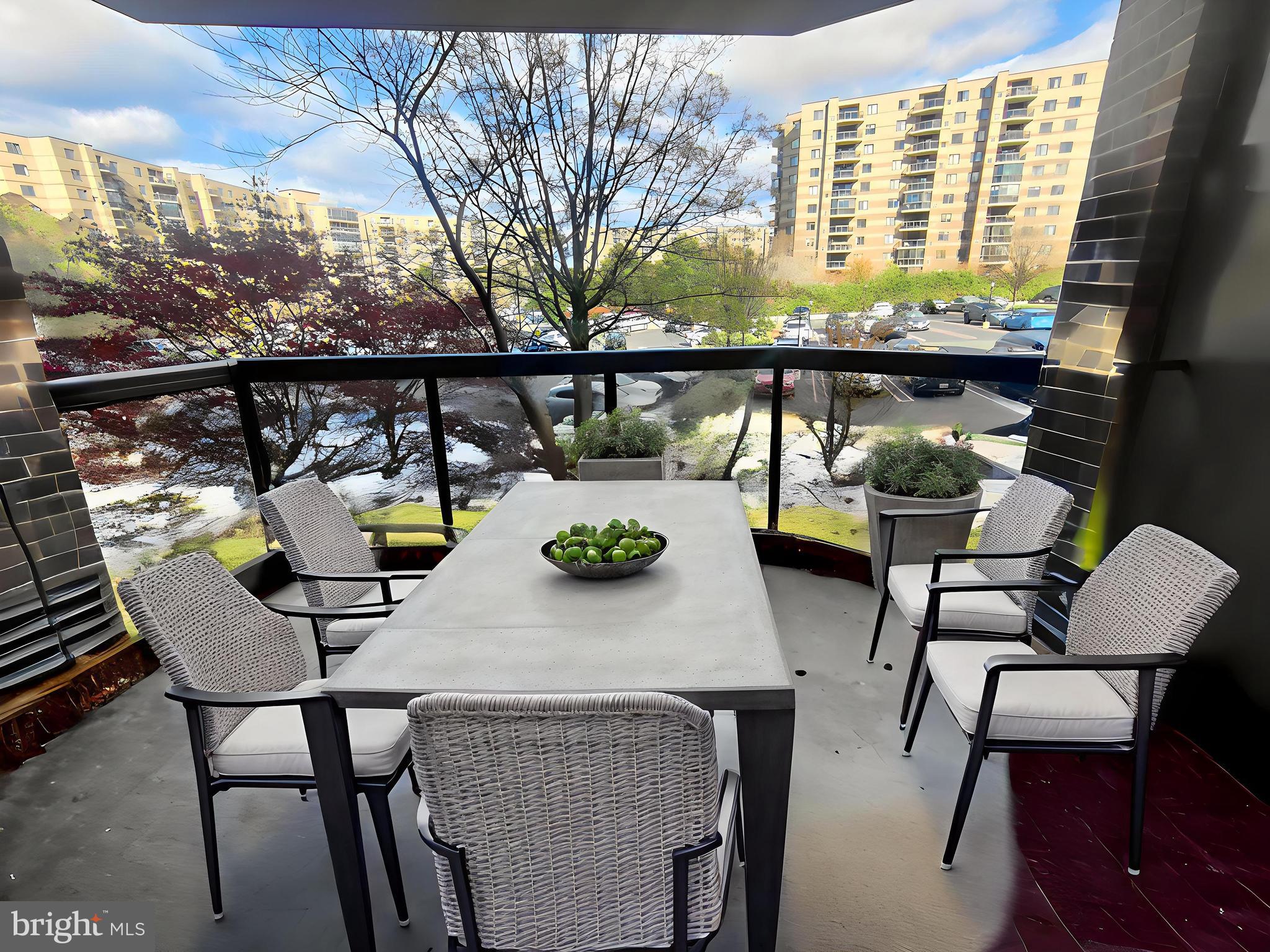 ROTONDA - Residential Lease