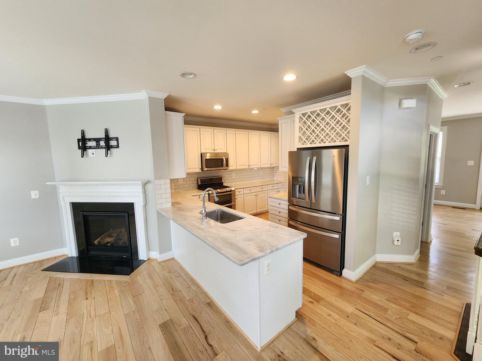 2 MAXWELL SQUARE