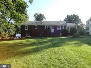 COUNTRY CLUB - Residential Lease