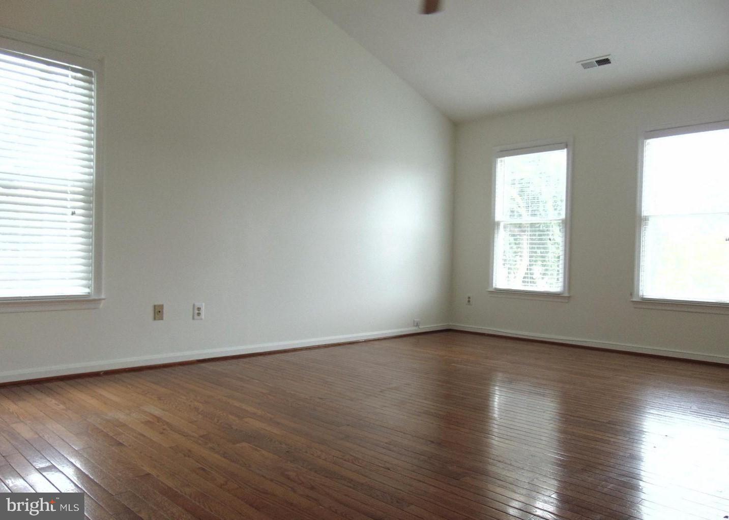 ASHBURN FARM - Residential Lease