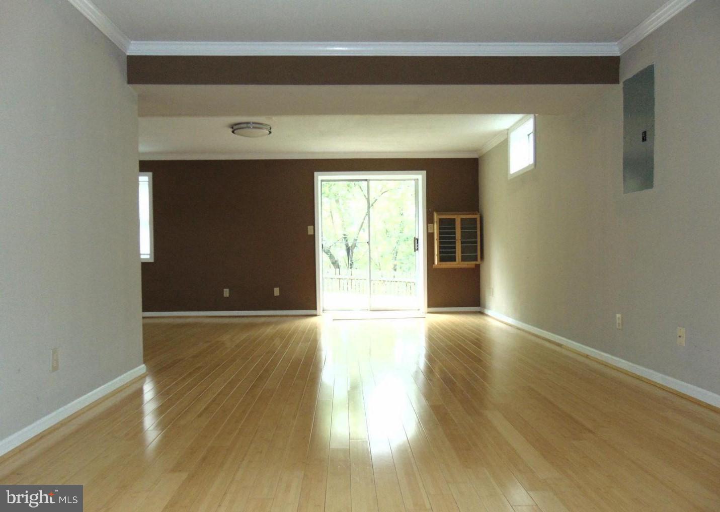 ASHBURN FARM - Residential Lease