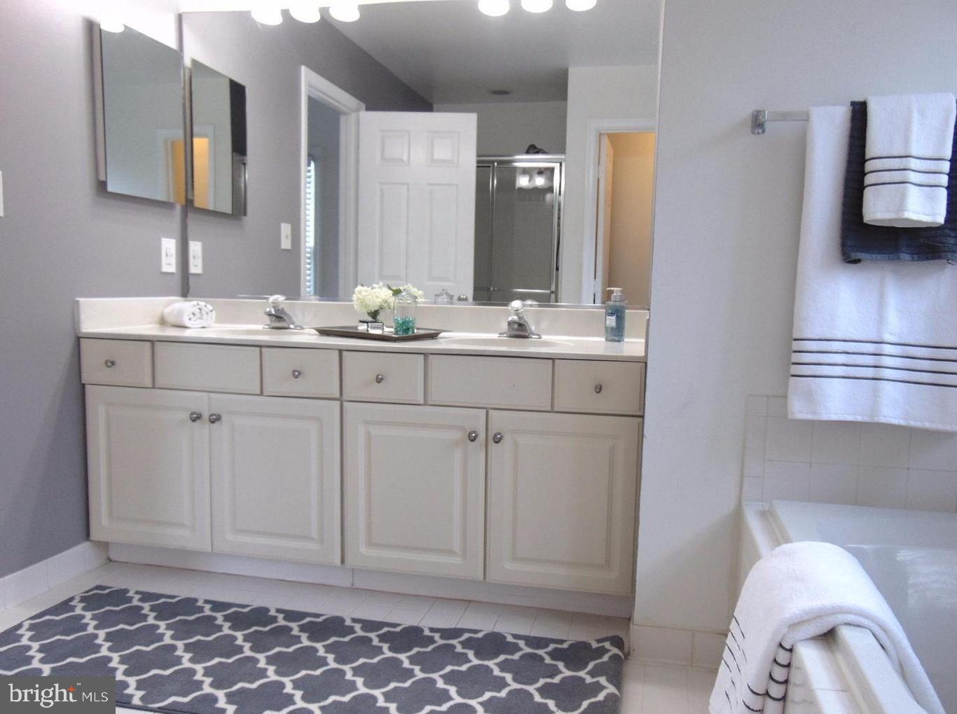 ASHBURN FARM - Residential Lease