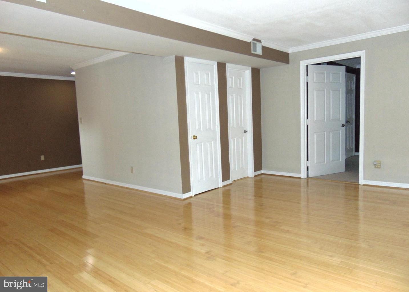 ASHBURN FARM - Residential Lease