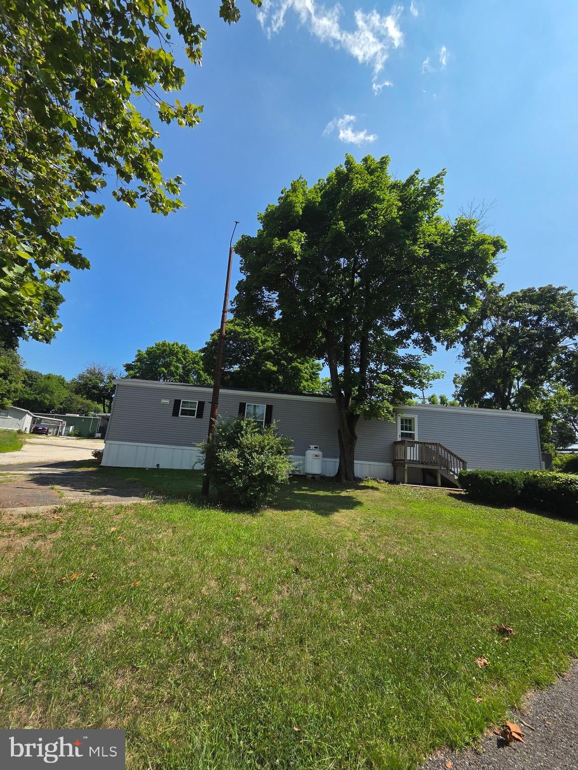 860 LATSHAW ROAD