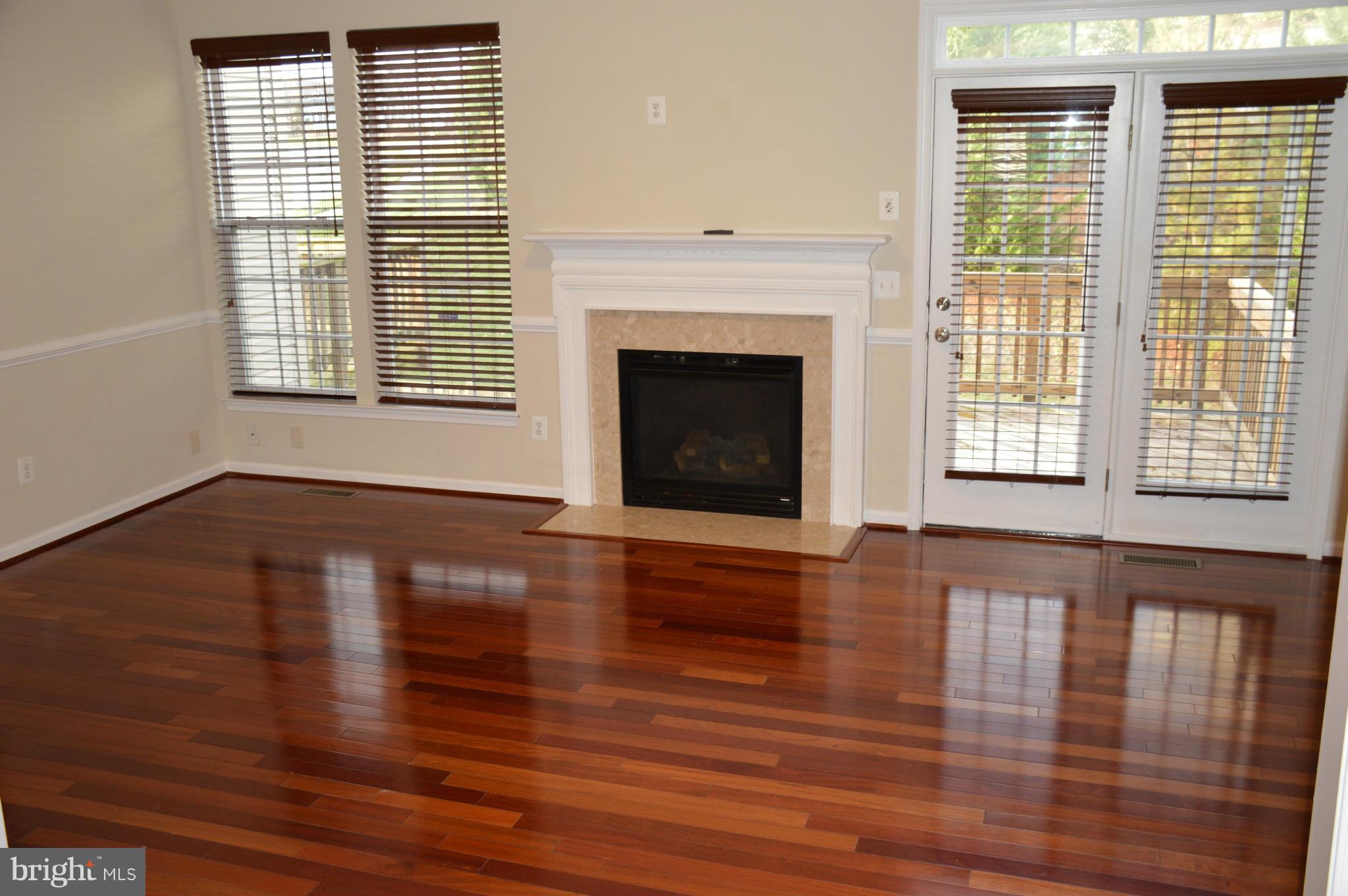 RIVERSIDE STATION - Residential Lease