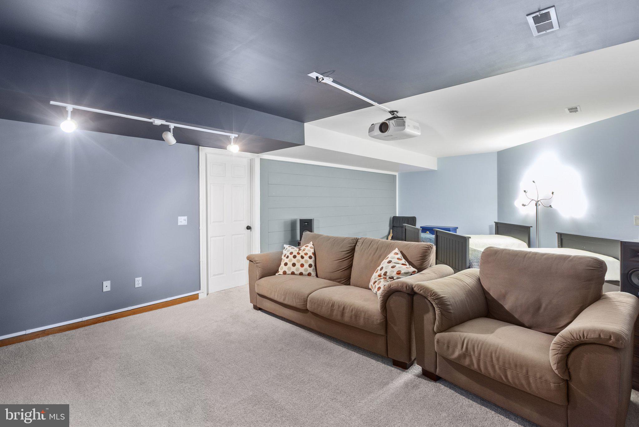 SEVEN LAKES - Residential