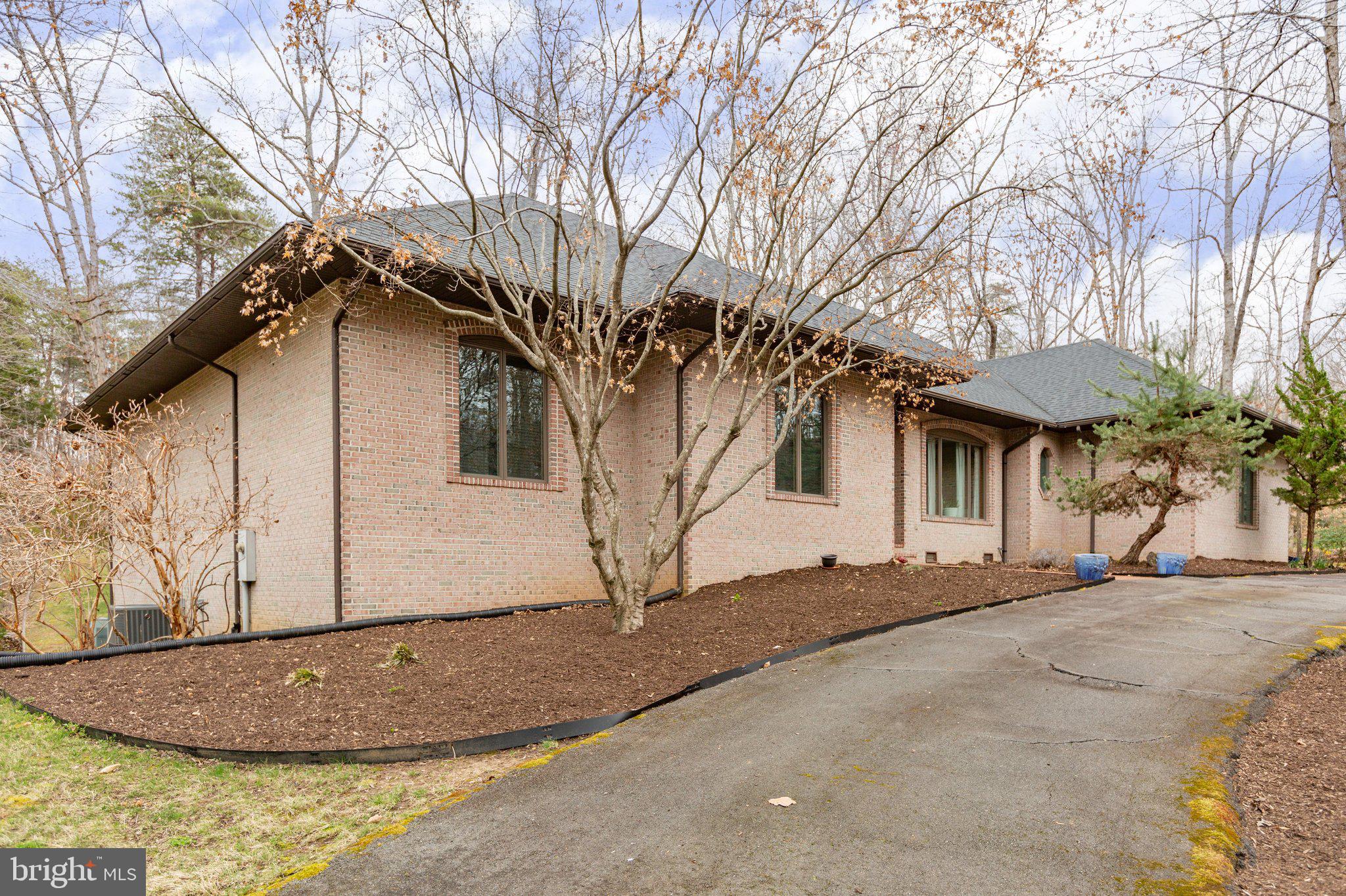 SEVEN LAKES - Residential