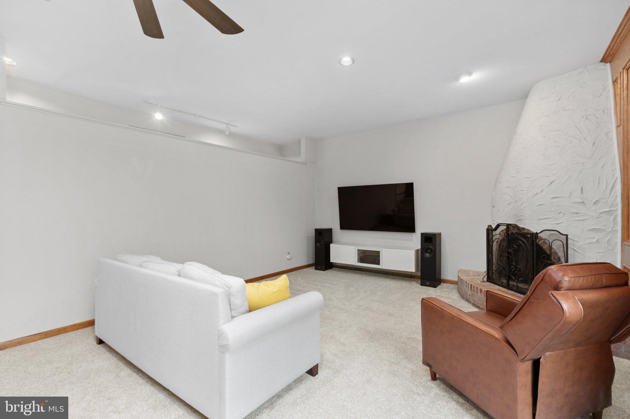 SEVEN LAKES - Residential