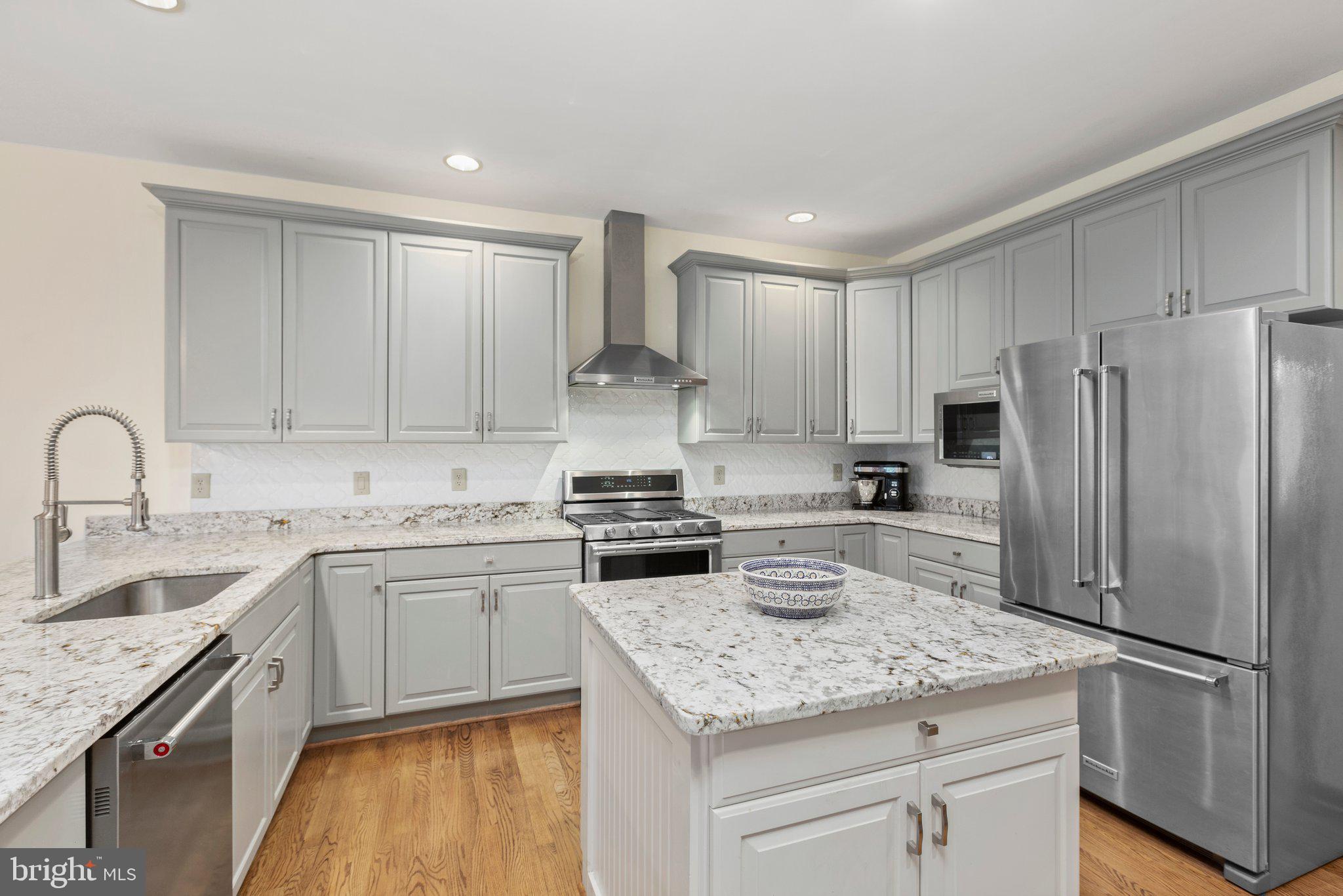 SEVEN LAKES - Residential