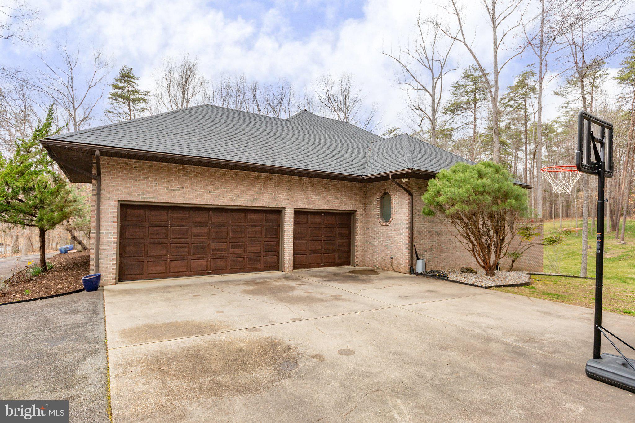 SEVEN LAKES - Residential