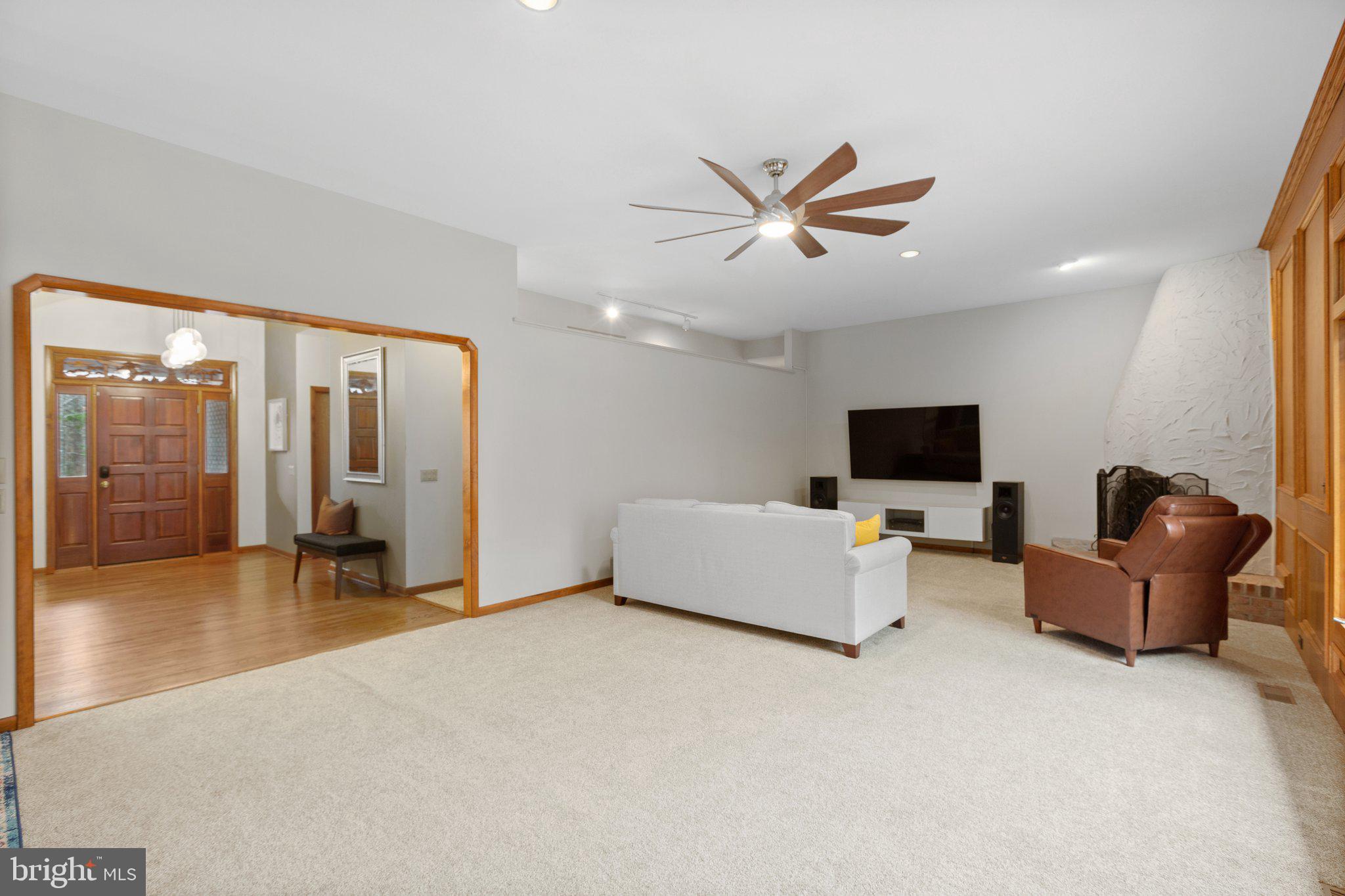 SEVEN LAKES - Residential